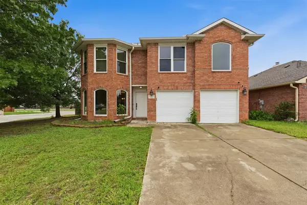 829 Elbe Drive, Arlington, TX 76001