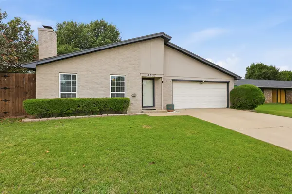 5527 Meadow Oak Street, North Richland Hills, TX 76180