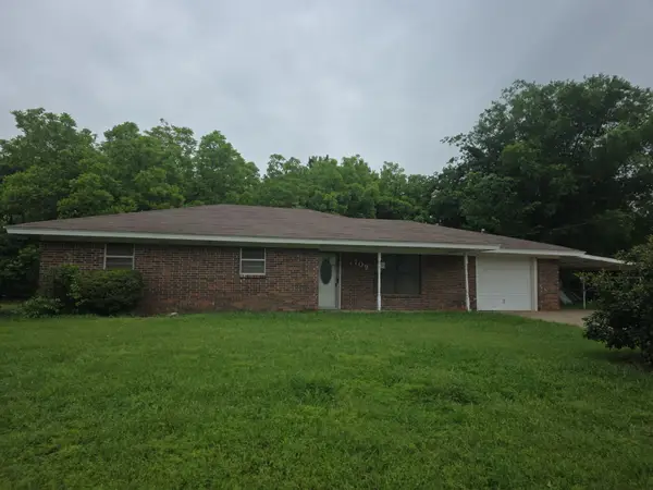 709 Lee Street, Bowie, TX 76230