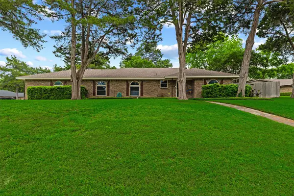 414 Ridgewood Drive, DeSoto, TX 75115