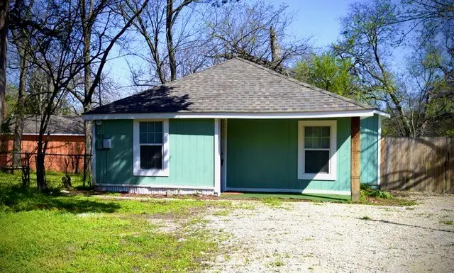 927 W Baker Street, Denison, TX 75020 - #1
