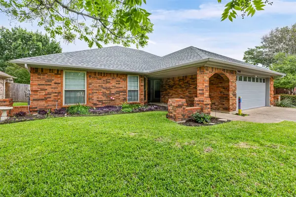7408 Sean Drive, North Richland Hills, TX 76182