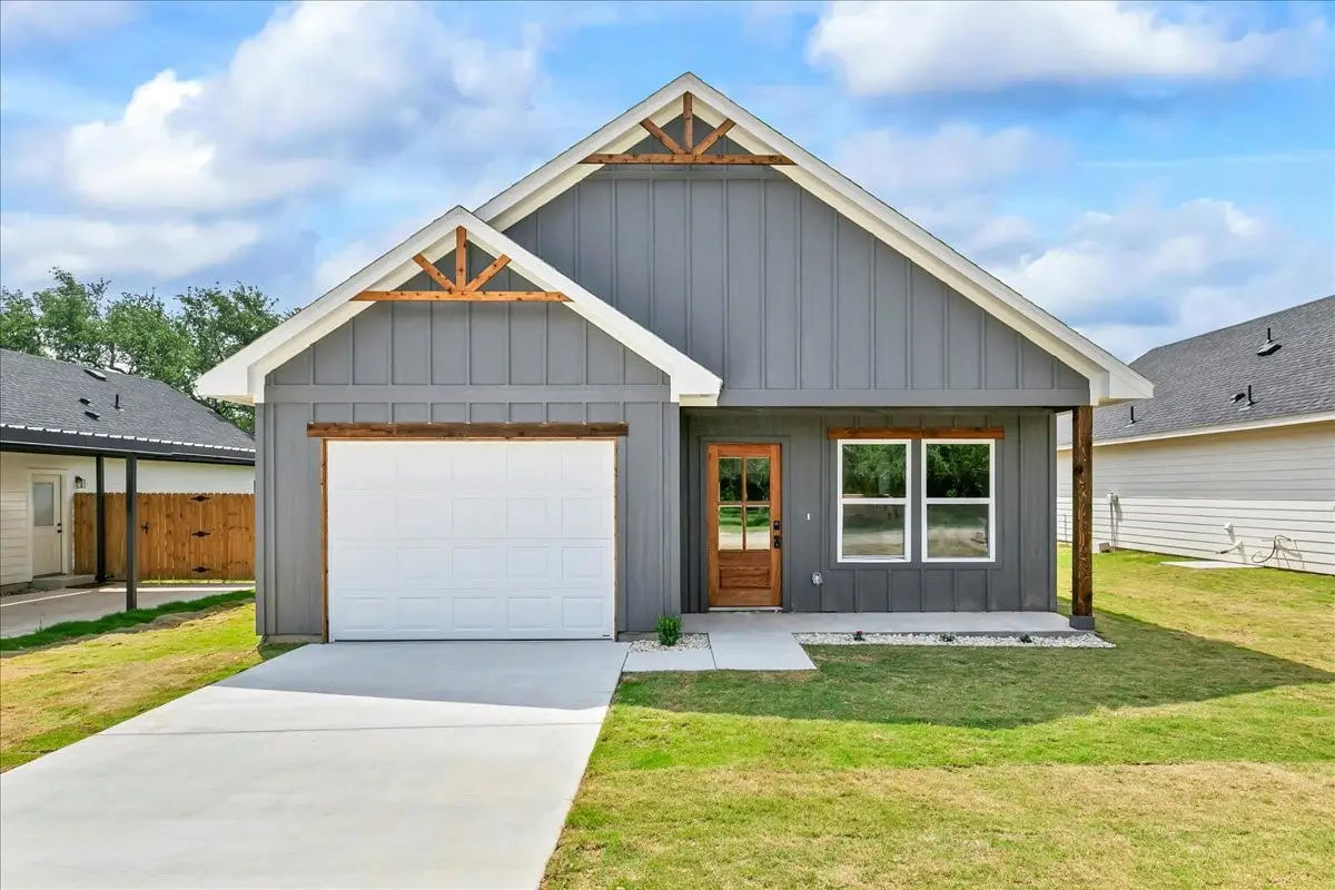 805 Arrowhead Court, Granbury, TX 76048 - #1
