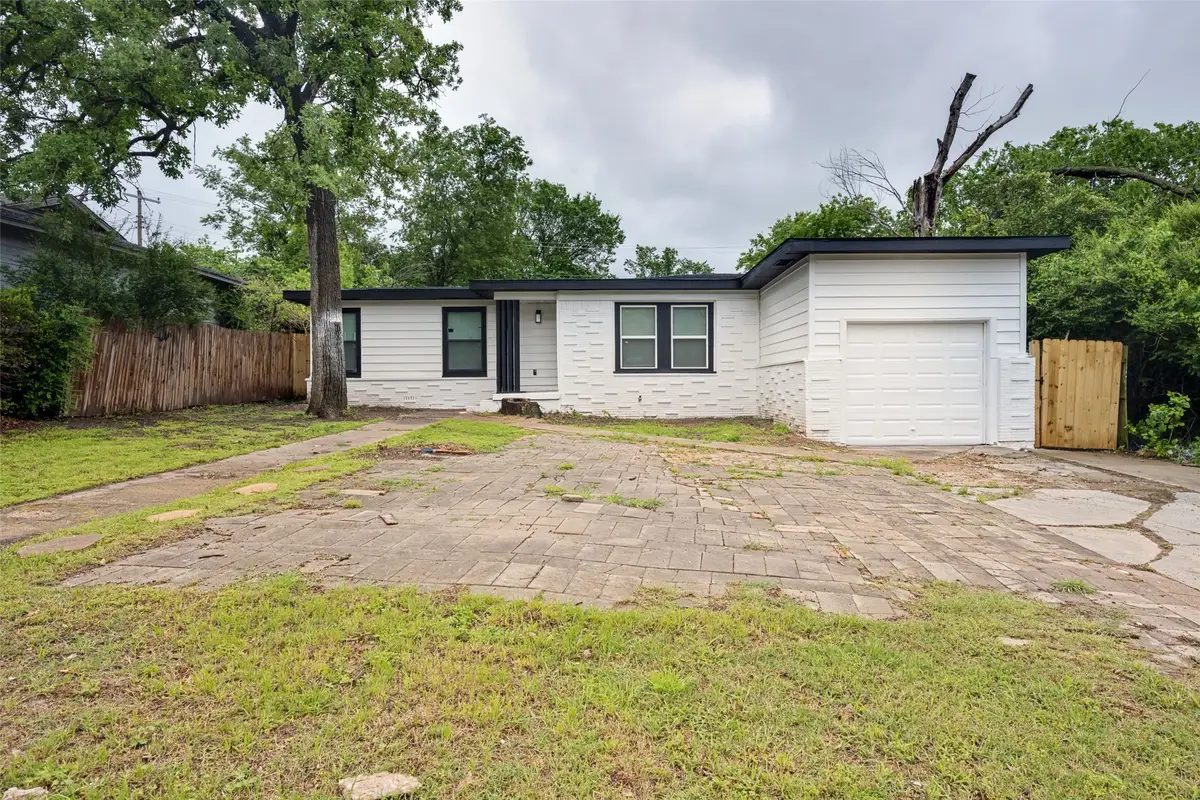 5520 Jewell Avenue, Fort Worth, TX 76112 - #1