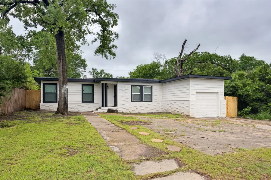 5520 Jewell Avenue, Fort Worth, TX 76112 - #2
