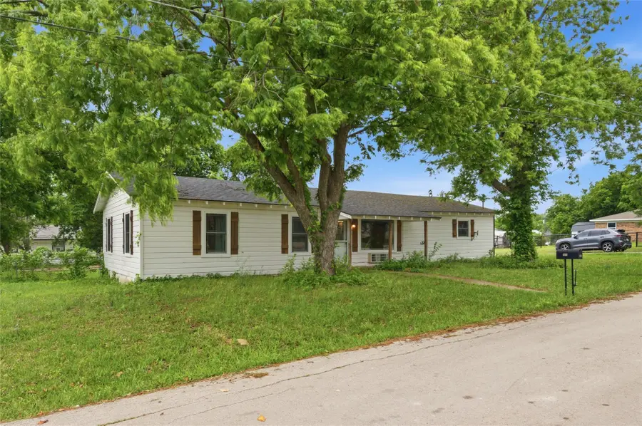 723 Clements Avenue, Van Alstyne, TX 75495 - #2