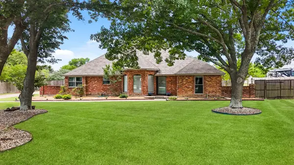 909 Valley View Avenue, Red Oak, TX 75154