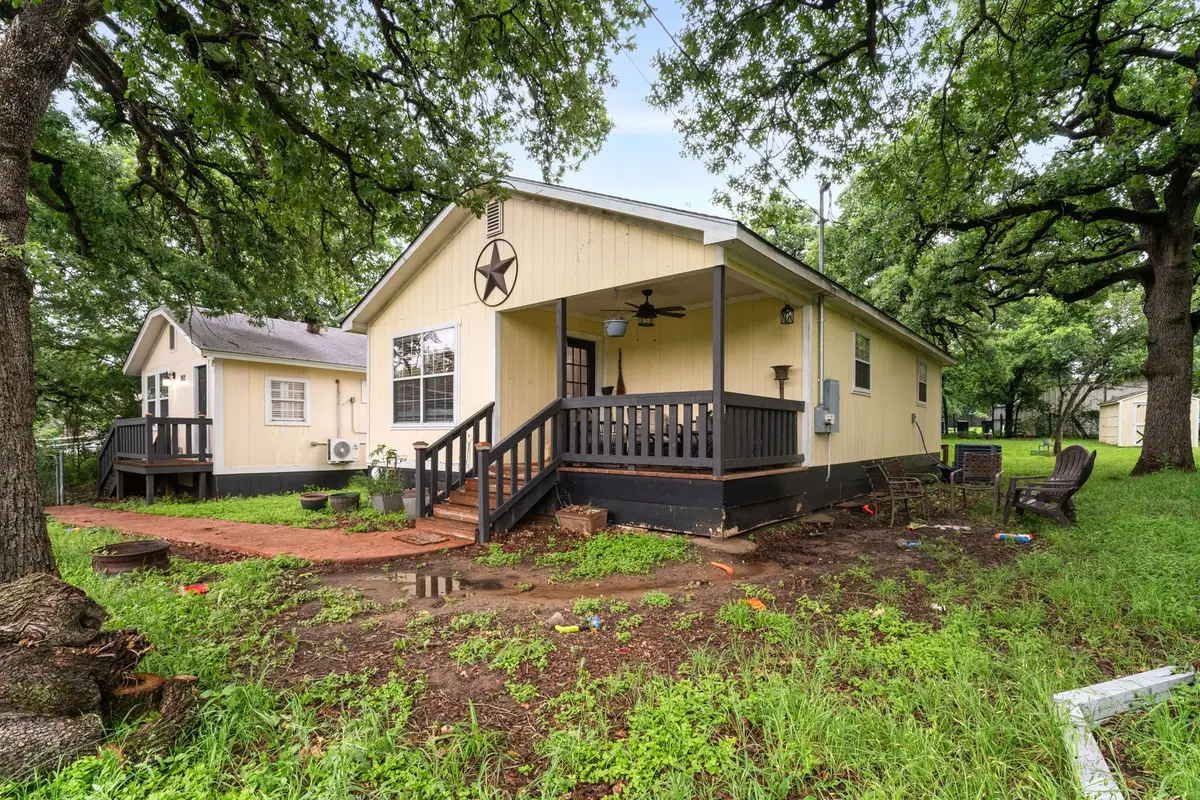 902 Travis Avenue, Alvarado, TX 76009 - #1