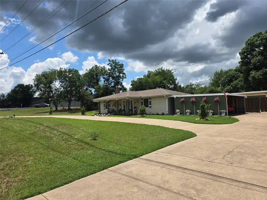 1316 E Apache Trail, Granbury, TX 76048 - #2