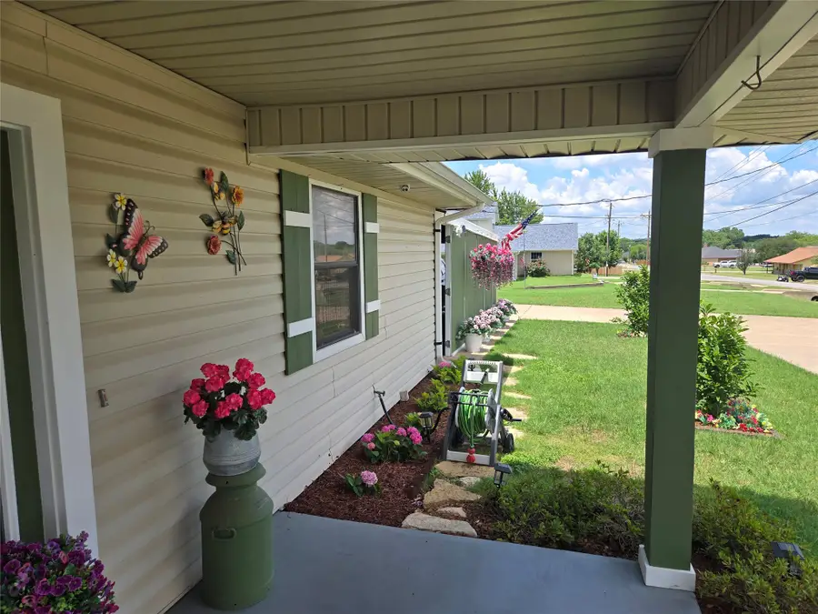 1316 E Apache Trail, Granbury, TX 76048 - #3