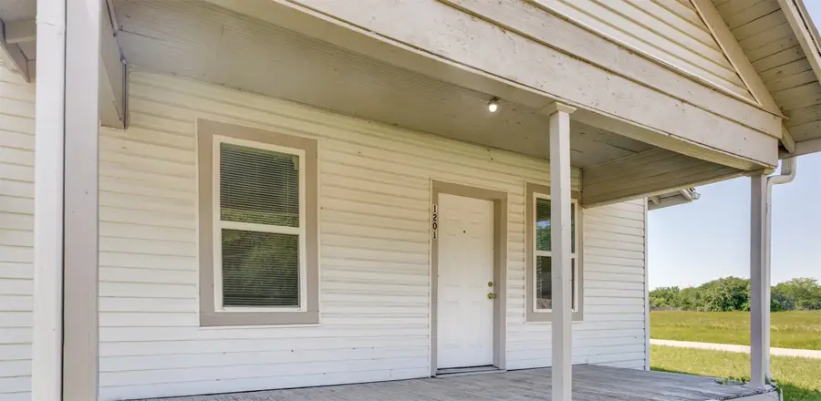 1201 E 3rd Avenue, Corsicana, TX 75110 - #2