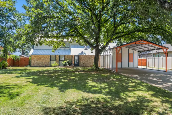 217 Casas Del Sur Street, Granbury, TX 76049