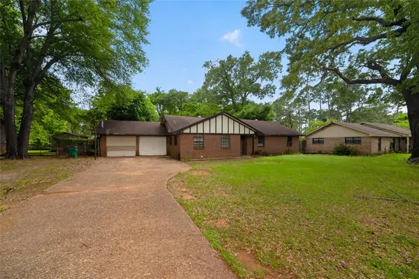 206 Clover Lane, Palestine, TX 75803