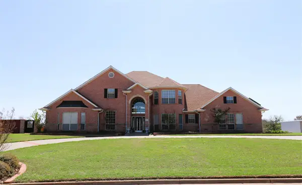 505 Country Club Drive, Henrietta, TX 76365