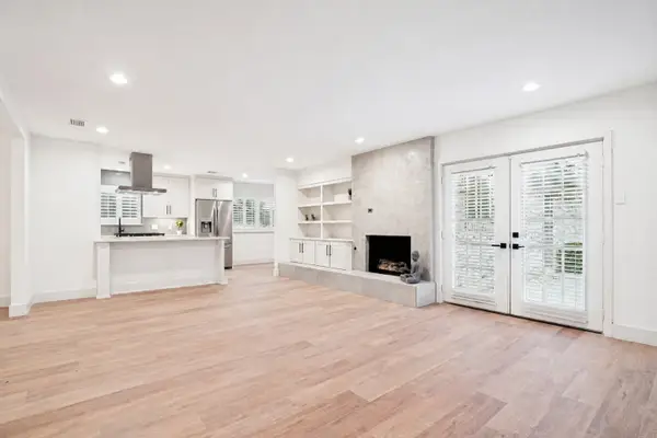 3817 Crestpark Drive, Farmers Branch, TX 75244