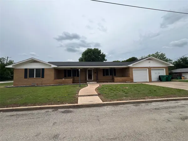 211 S Crockett, Henrietta, TX 76365