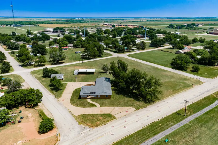1001 E Nevada, Seymour, TX 76380 - #2