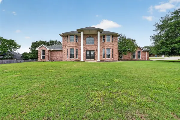 2212 Summit Drive, Burleson, TX 76028