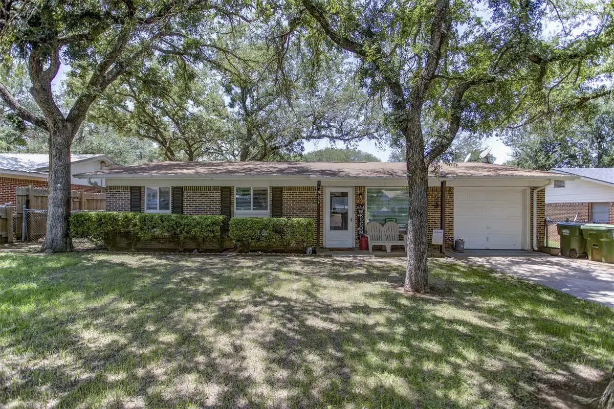 604 26th Avenue, Mineral Wells, TX 76067 - #1
