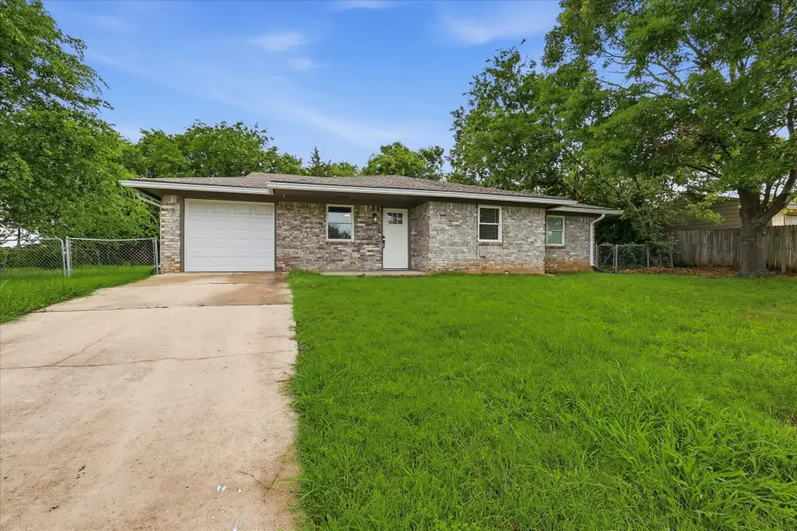 1701 Aster Street, Gainesville, TX 76240 - #2