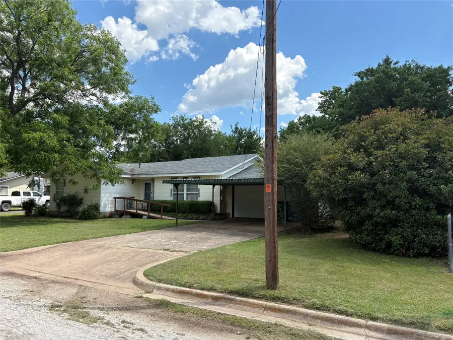 919 W. College Highway, Jacksboro, TX 76458 - #2
