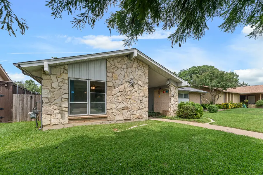 3705 Flamingo Lane, Irving, TX 75062 - #3