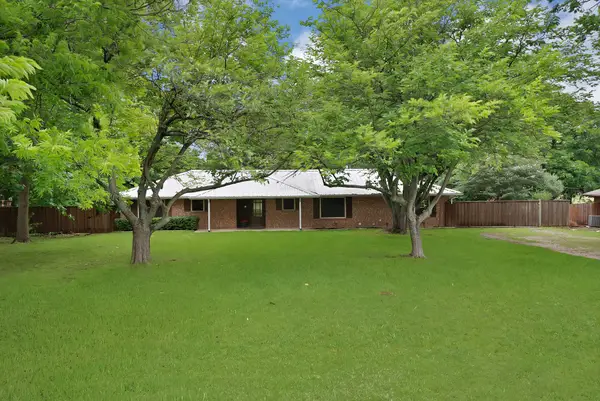 4270 Sir Lancelot Circle, Midlothian, TX 76065