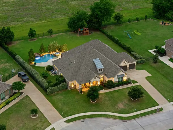 216 Mccrummen Lane, Heath, TX 75032