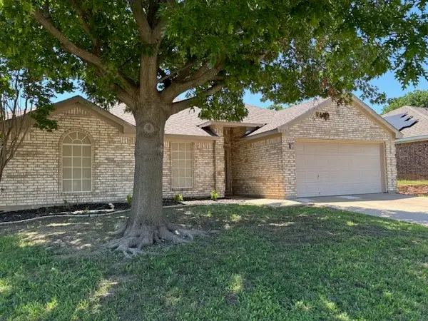 557 Marybeth Drive, Burleson, TX 76028