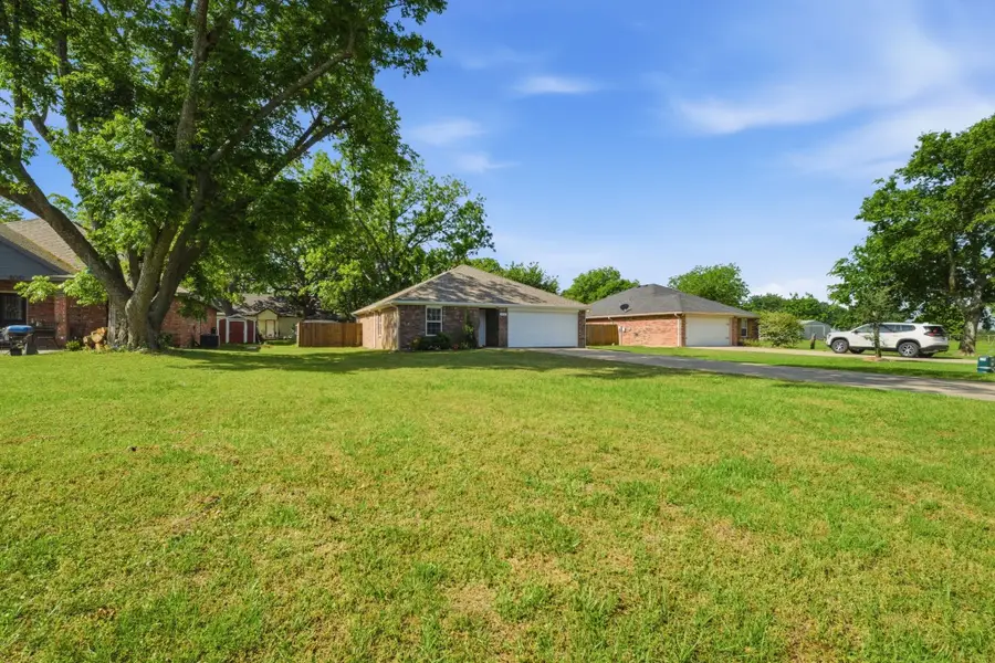 402 Robertson Street, Collinsville, TX 76233 - #3