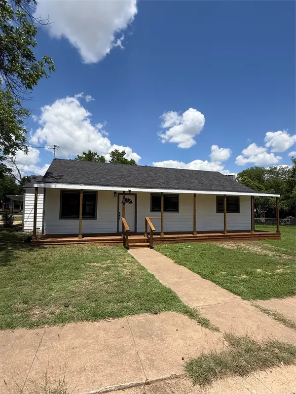 1016 W Cedar Street, Coleman, TX 76834