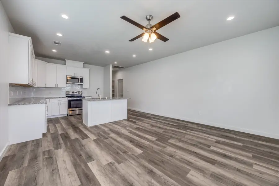 924 W Collins Street, Denison, TX 75020 - #2