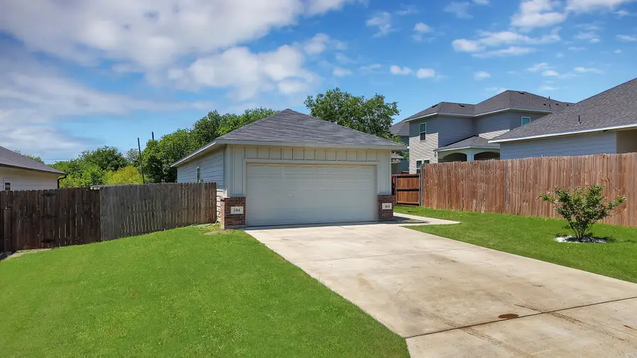 104 Sweeney Street, Hillsboro, TX 76645 - #2