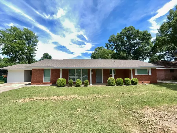 306 Line Drive, Gainesville, TX 76240