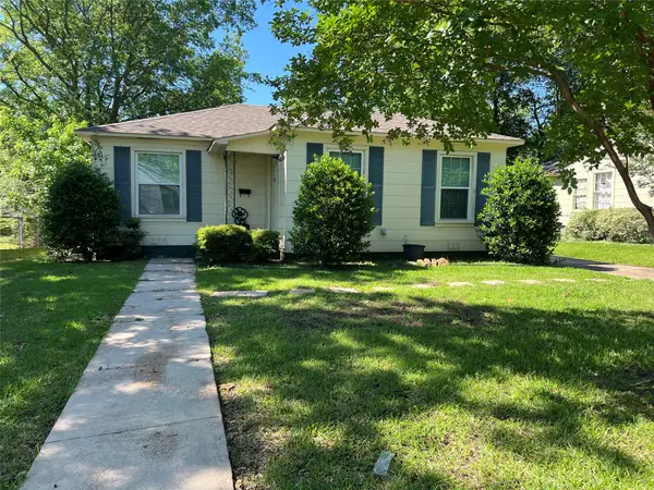 2220 E Jackson Street, Paris, TX 75460