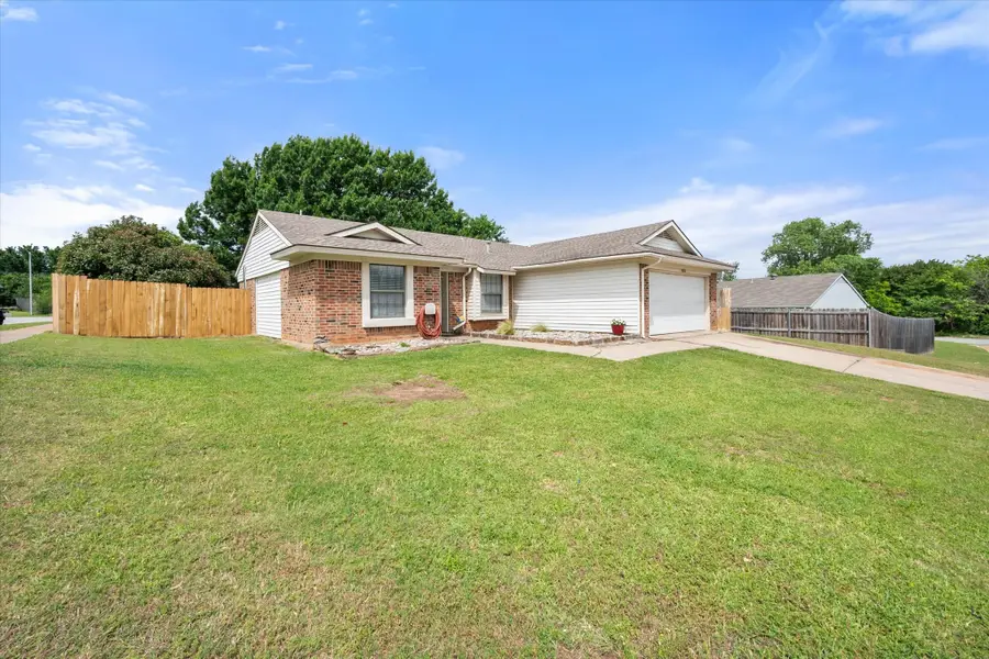 4212 Glen Pines Drive, Arlington, TX 76016 - #3