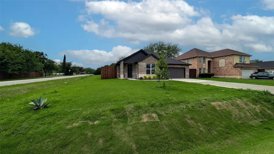 1625 Avenue D, Grand Prairie, TX 75051 - #2