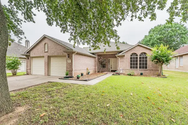 3917 Larkspur Drive, Haltom City, TX 76137