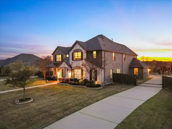 273 Shallow Brook Drive, Sunnyvale, TX 75182