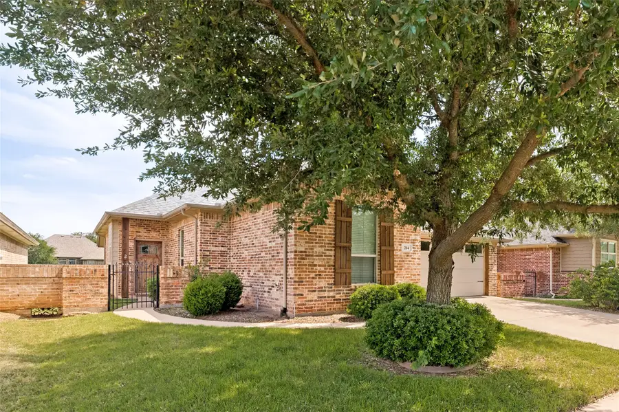 204 Captains Court, Granbury, TX 76049 - #2