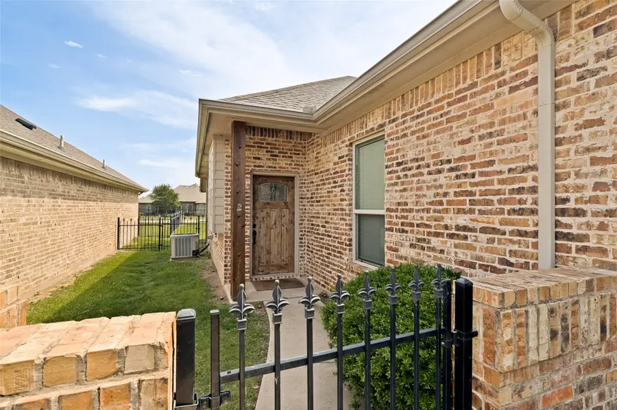 204 Captains Court, Granbury, TX 76049 - #3