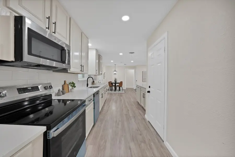 2013 Monaco Court, Arlington, TX 76010 - #2