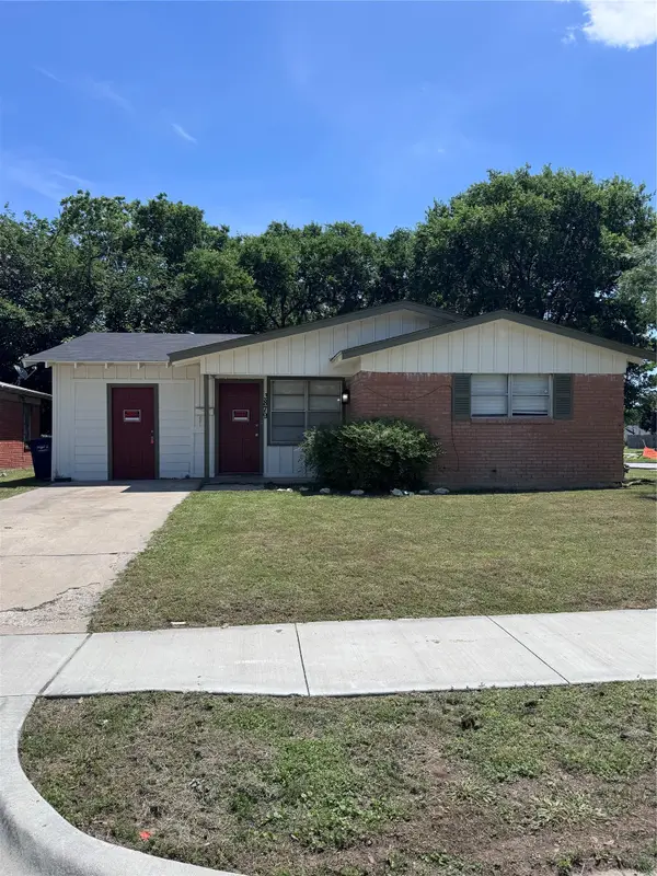 3879 Freddie Street, Fort Worth, TX 76119
