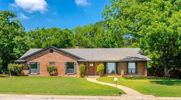 101 Hollyhill Lane, Denton, TX 76205