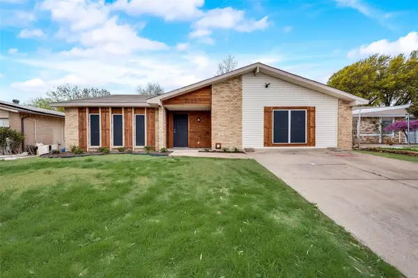 2122 Foxcroft Lane, Arlington, TX 76014