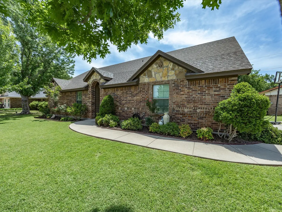 1323 Fairway Dr, Graham, TX 76450 - #1