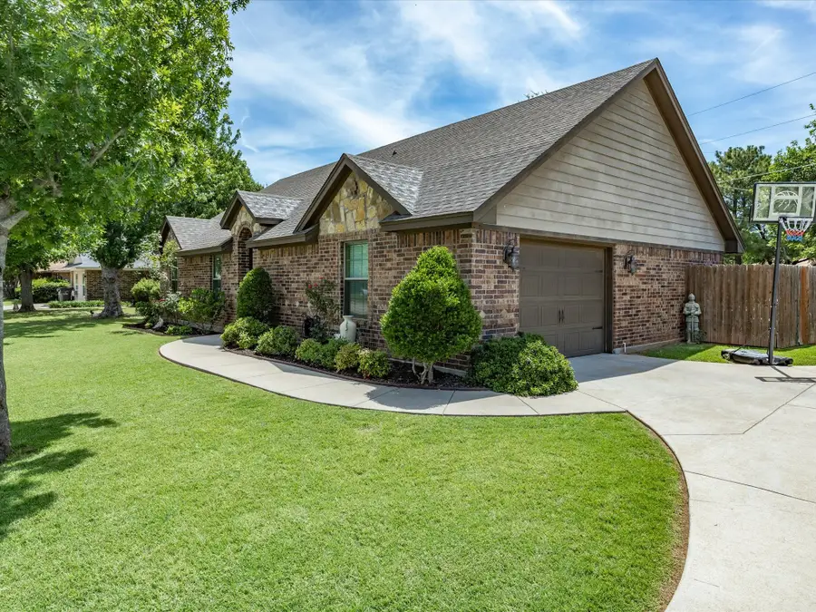 1323 Fairway Dr, Graham, TX 76450 - #3
