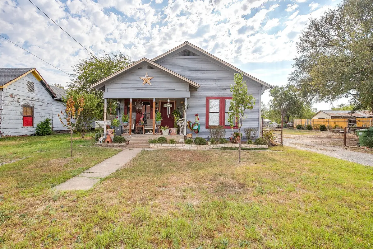 905 6th Avenue Se, Mineral Wells, TX 76067 - #1
