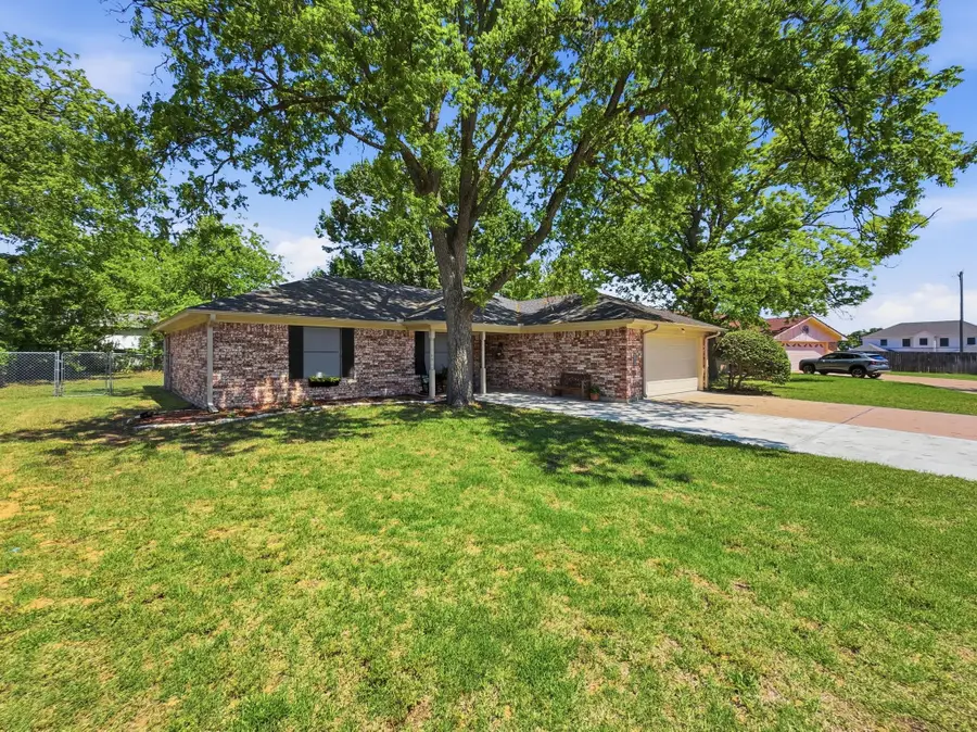 1103 Holiday Court, Granbury, TX 76048 - #2
