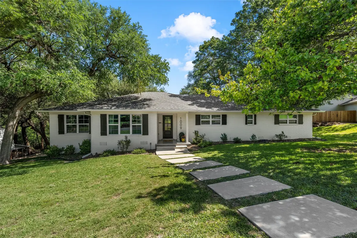 1009 Bob O Link, Woodway, TX 76712 - #1
